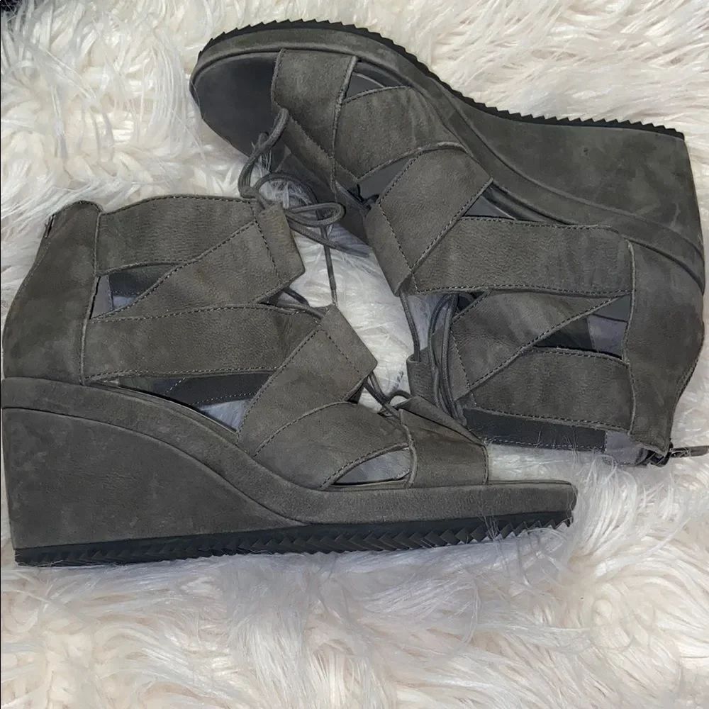 Eileen Fisher Olive coloredWedge Shoes Suede Comfort 7.5